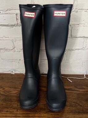 Hunter Navy Tall Rain Boots with Red-Trim Logo